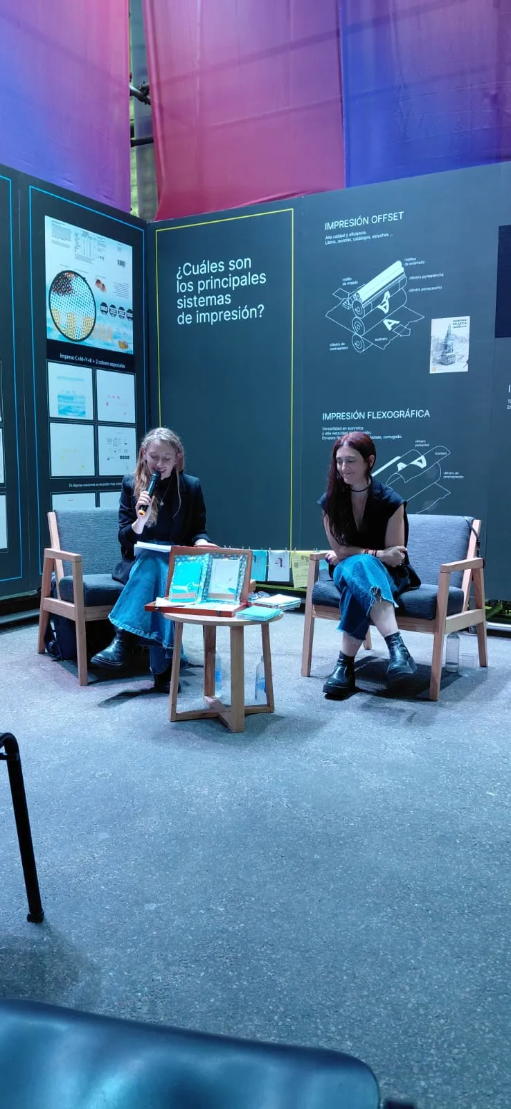 Charla en el stand de la Fundación Gutenberg durante la FILBA 2026